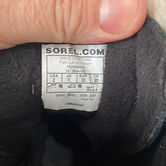 Sorel youth winter suede and leather boot size 2 - Picture 5 of 9